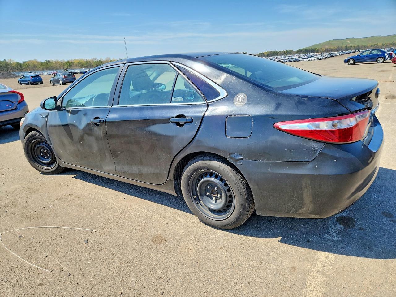 2017 Toyota Camry Hybrid Le - Фото 2