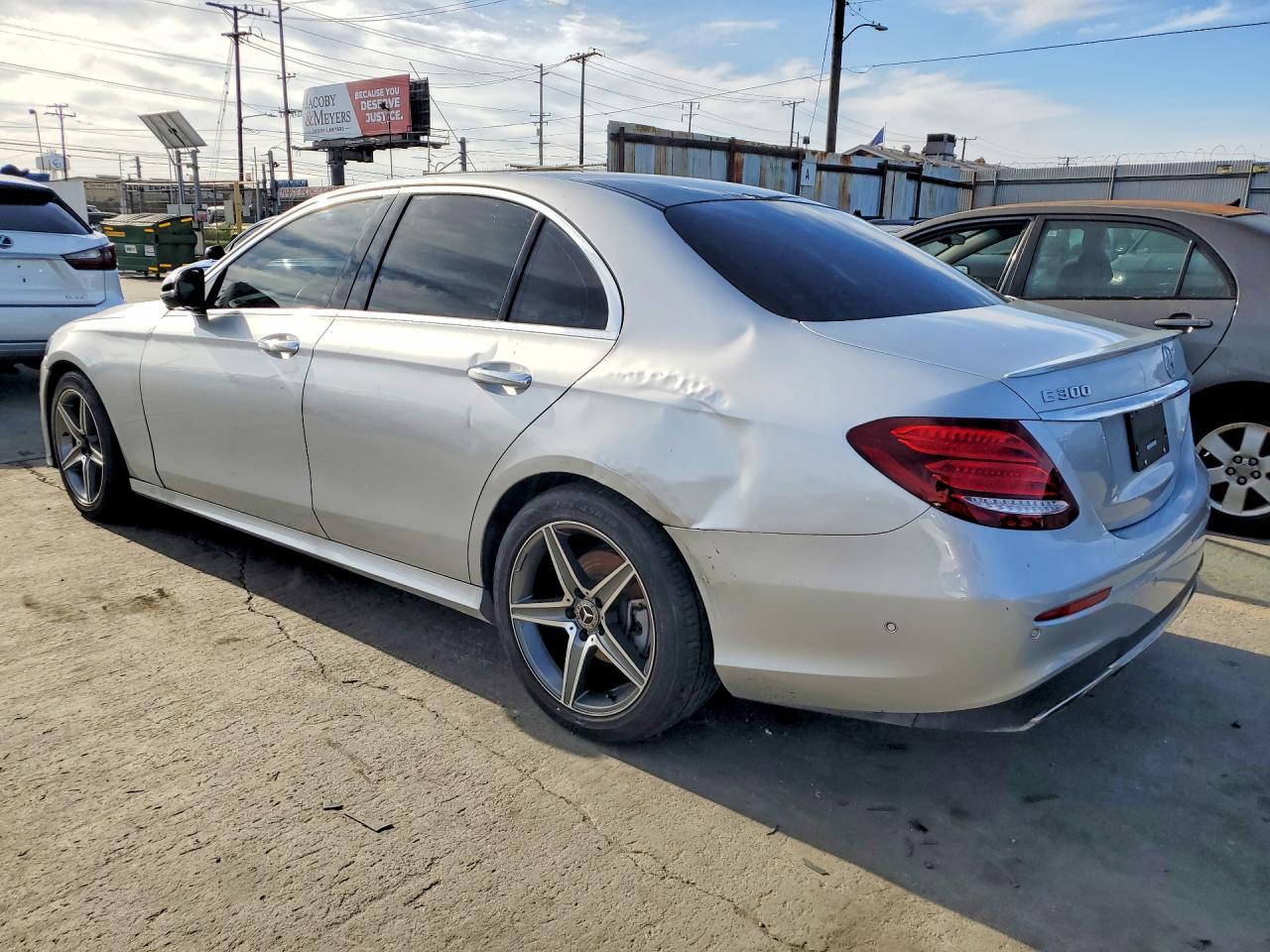 2019 Mercedes-Benz E 300 - Фото 2