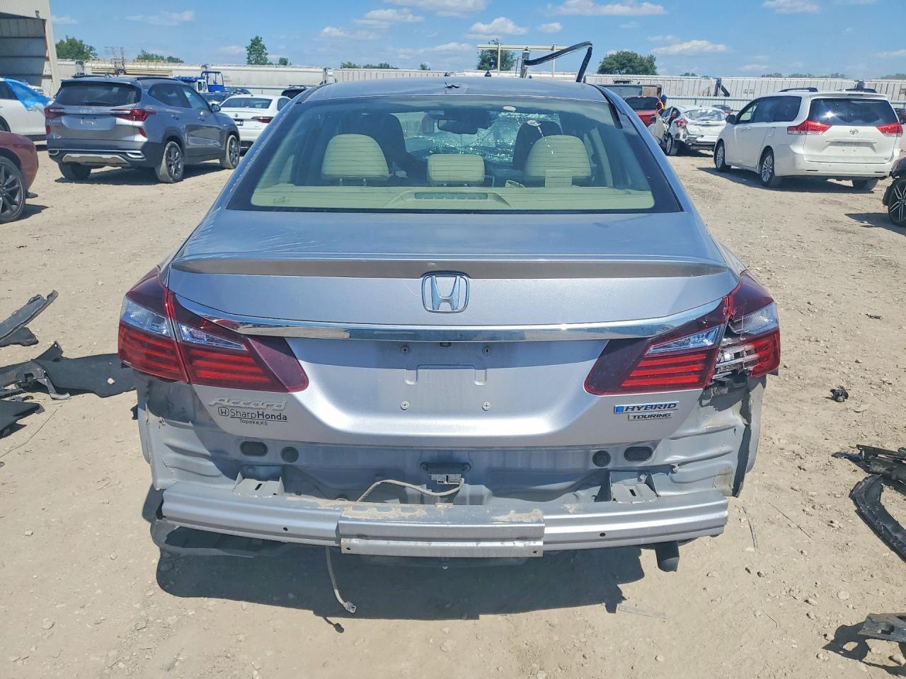 2017 Honda Accord Touring Hybrid - Image 6