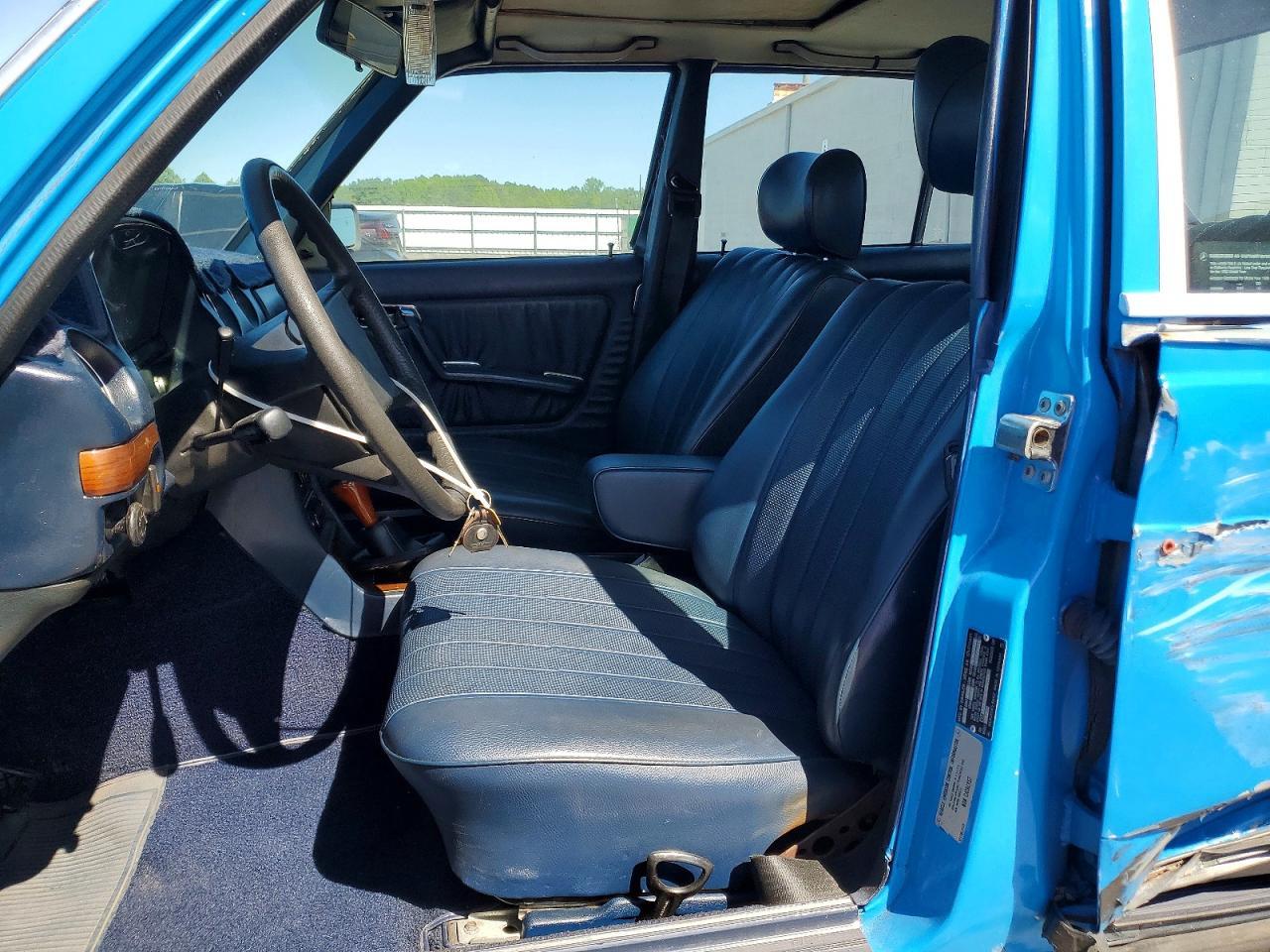 1982 Mercedes-Benz 240 D - Image 7