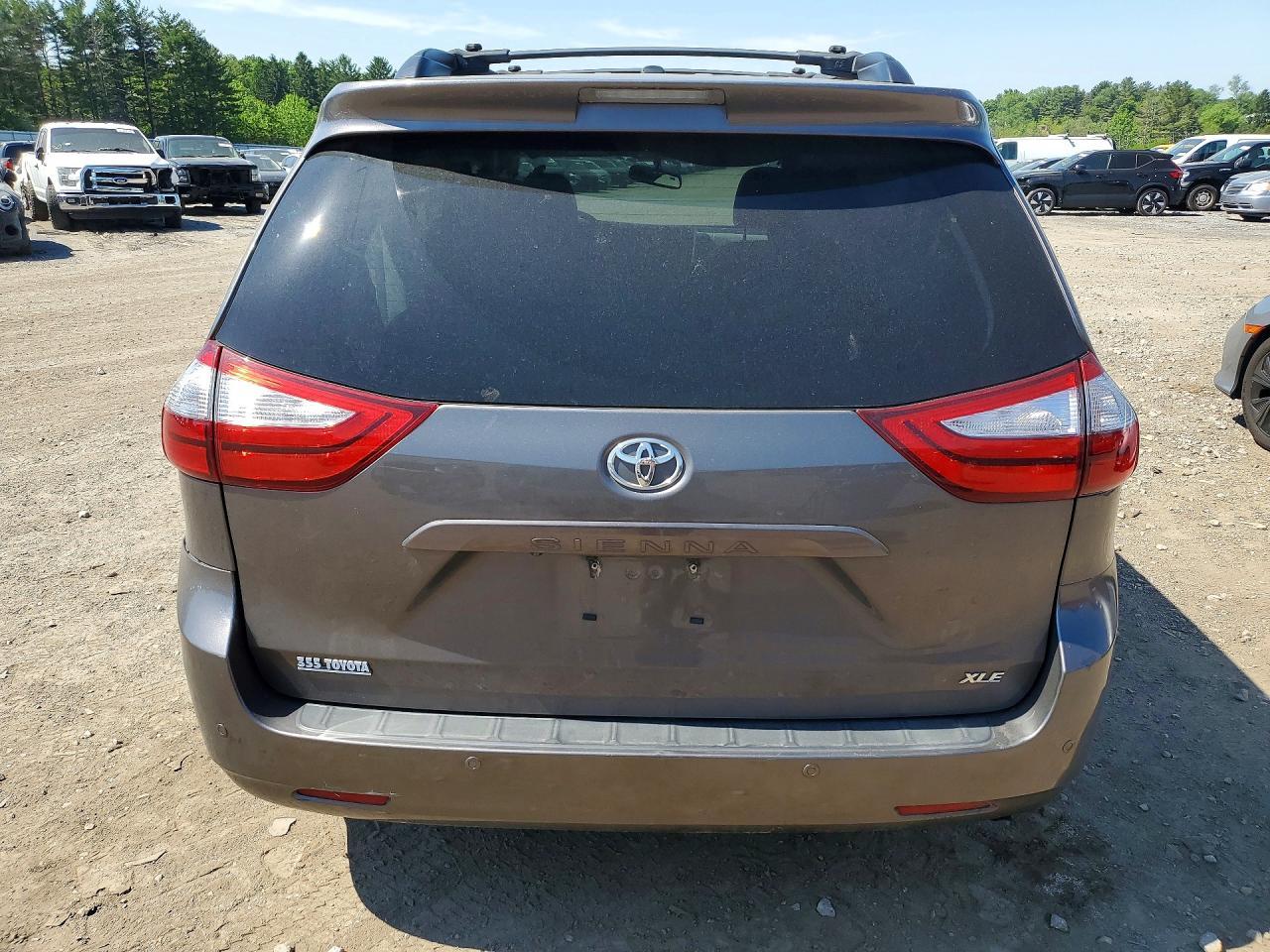 2017 Toyota Sienna Xle 8-Passenger - Фото 6