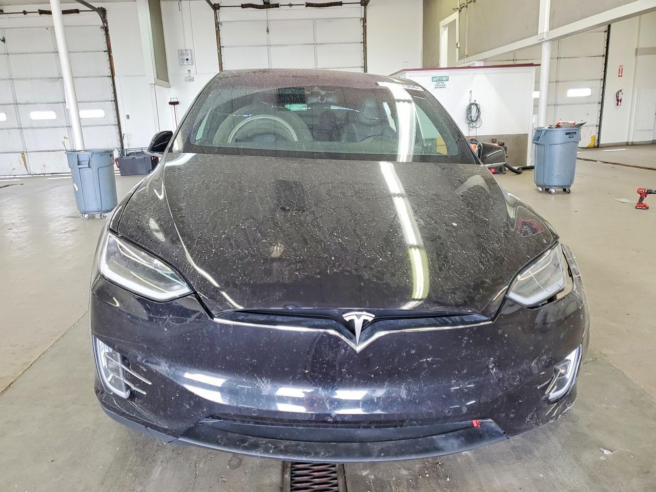 2016 Tesla Model X - Фото 5
