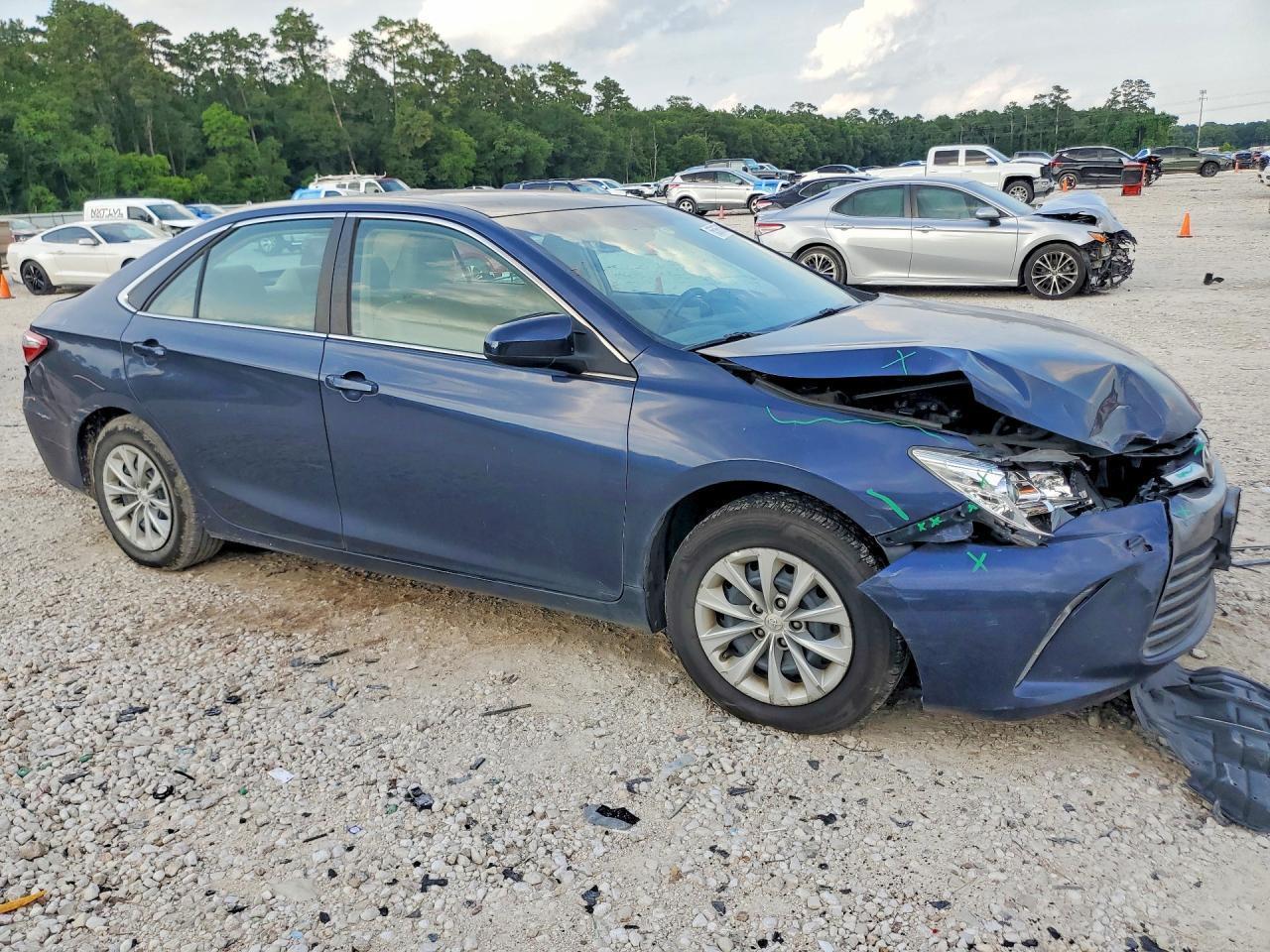 2015 Toyota Camry Le - Image 4