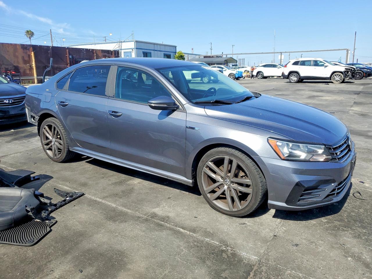 2018 Volkswagen Passat S - Фото 4