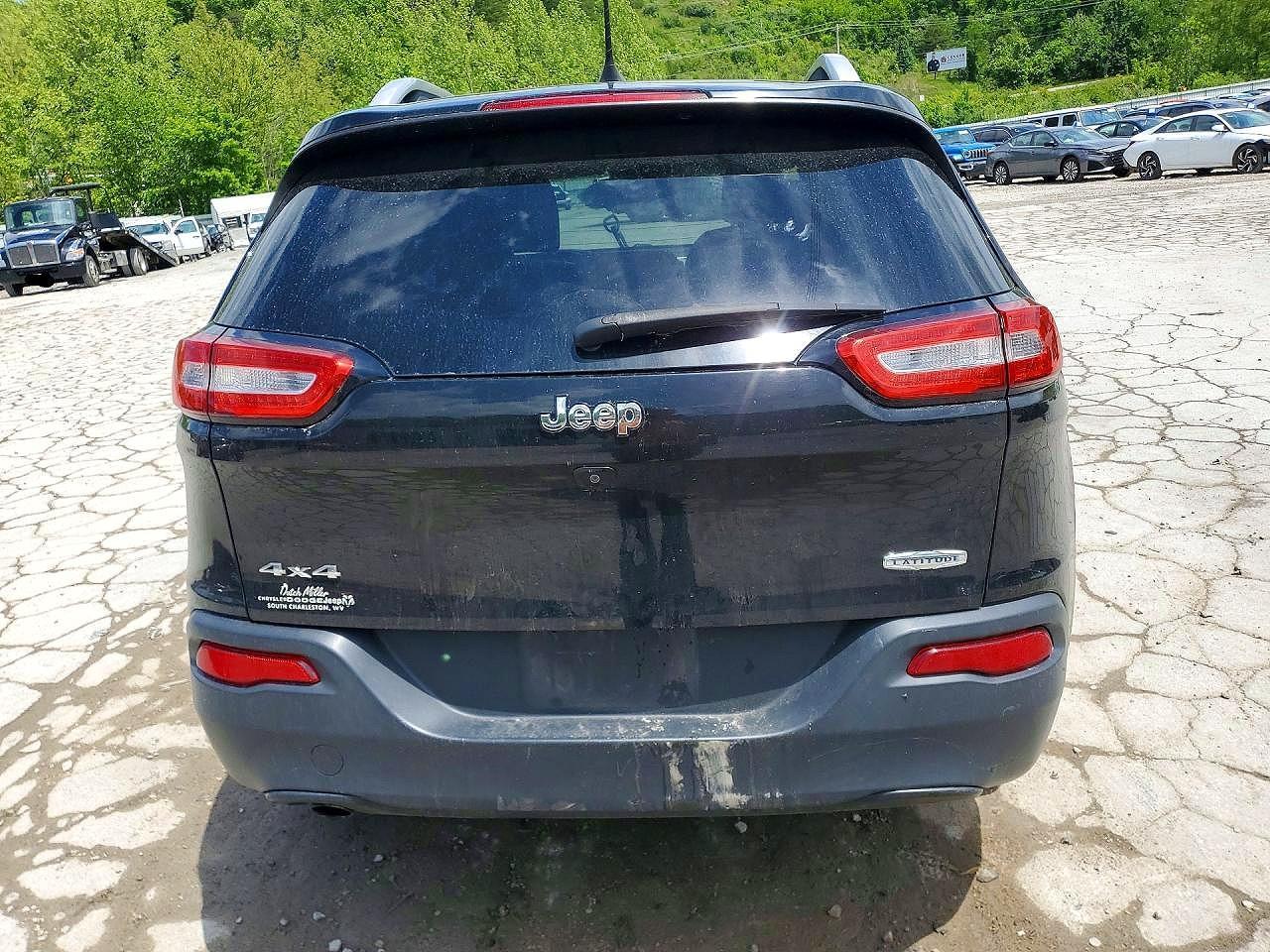2018 Jeep Cherokee Latitude Plus - Image 6