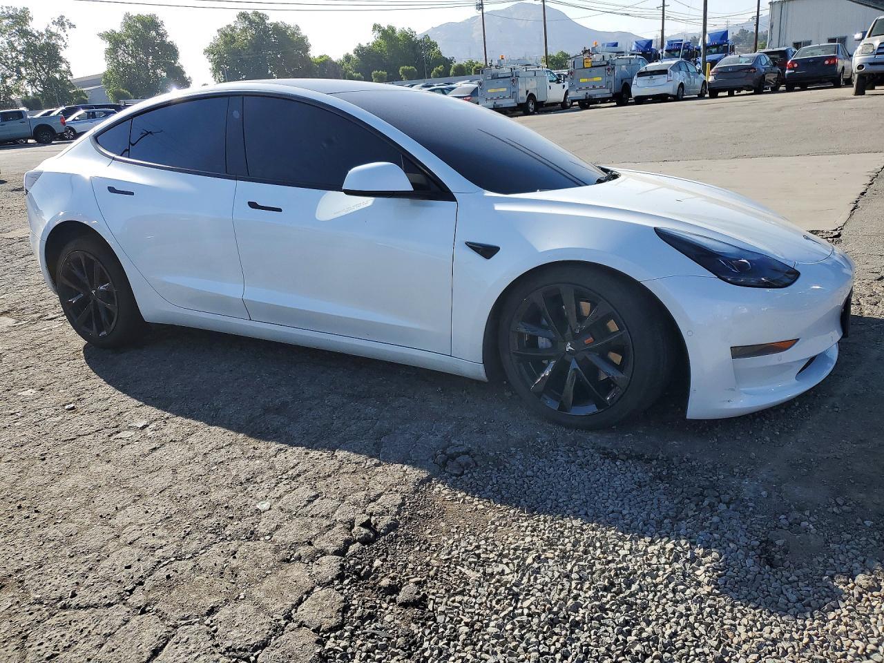 2022 Tesla Model 3 - Image 4
