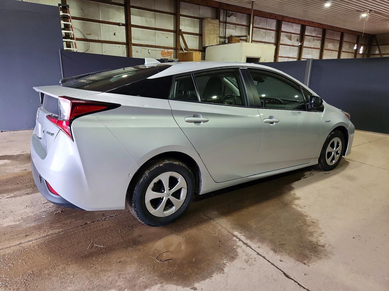 2022 Toyota Prius Le Awd-E - Image 3
