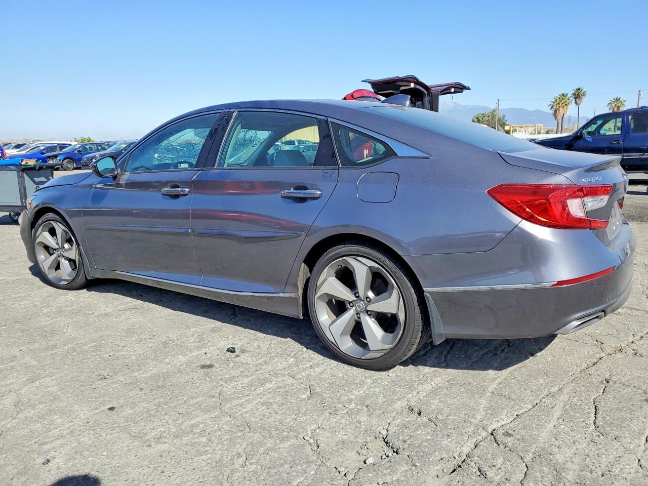 2018 Honda Accord Touring - Фото 2