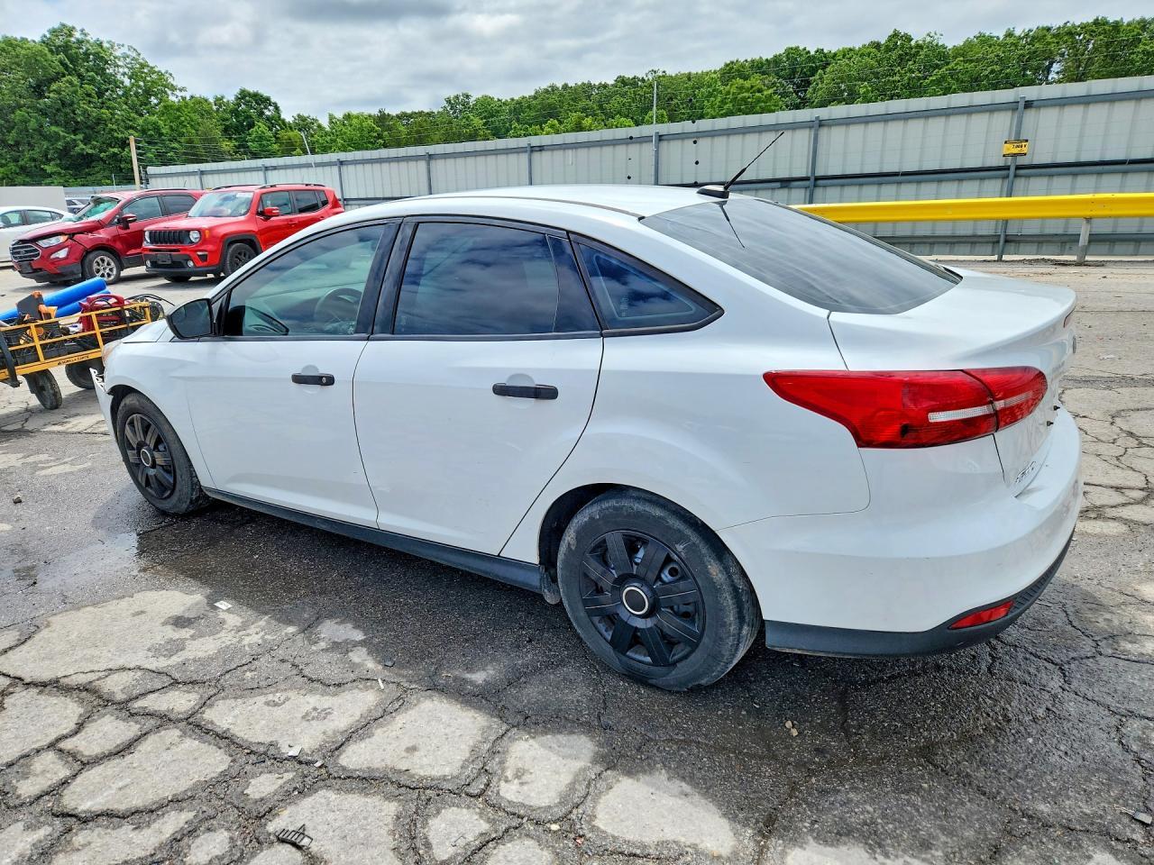 2015 Ford Focus S - Фото 2