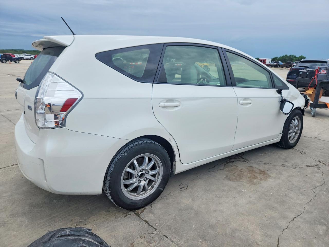 2014 Toyota Prius V Three - Image 3