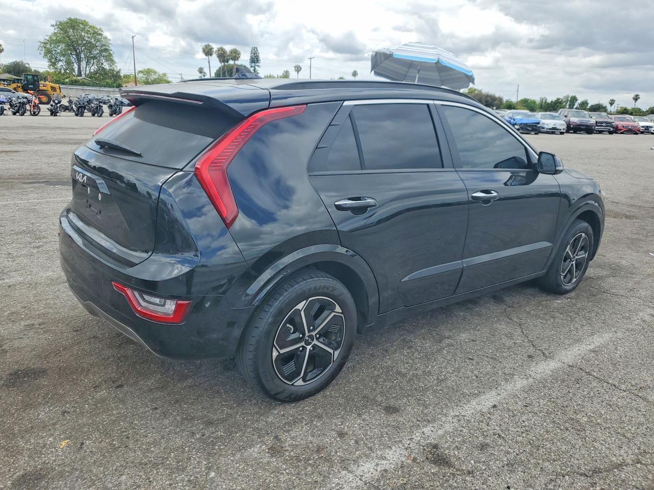 2025 Kia Niro Wave - Image 3