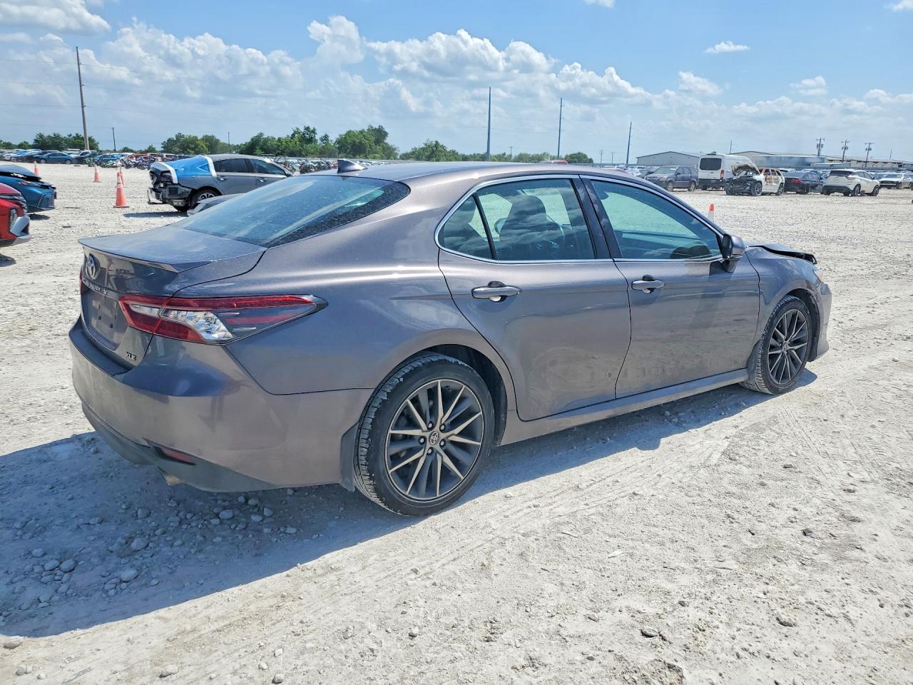 2023 Toyota Camry Xle - Image 3