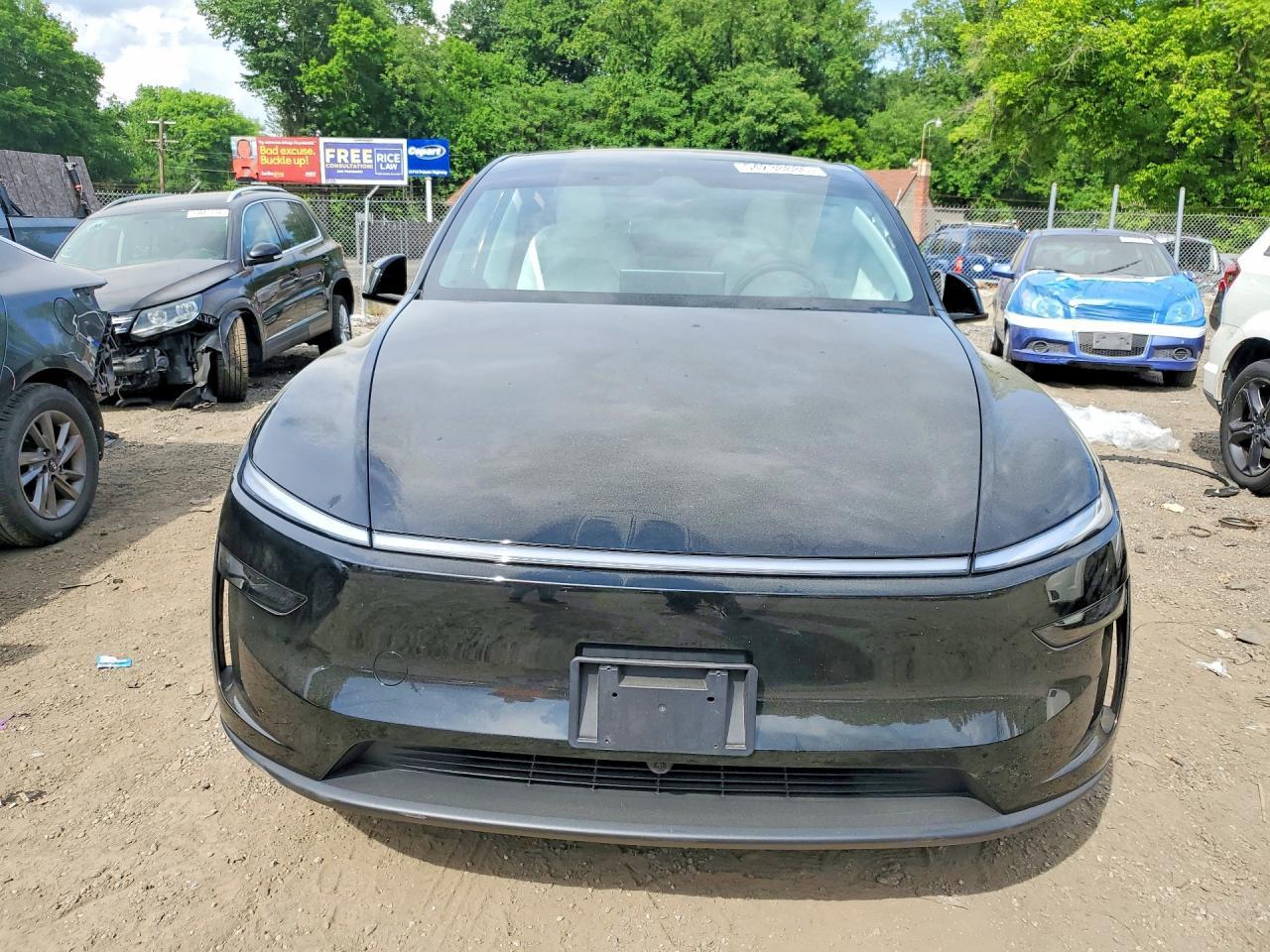 2026 Tesla Model Y - Фото 5