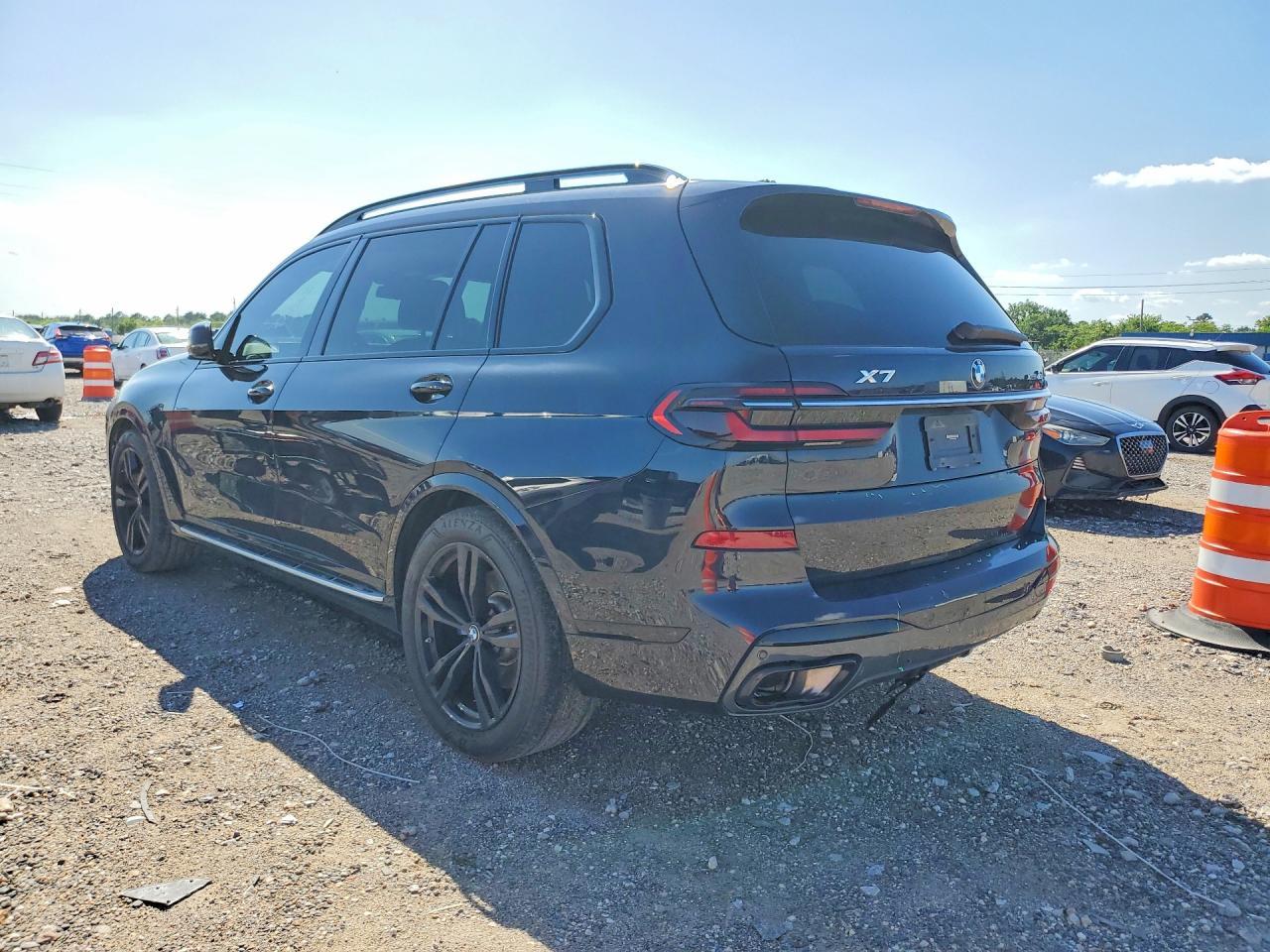 2023 BMW X7 xDrive40I - Фото 2