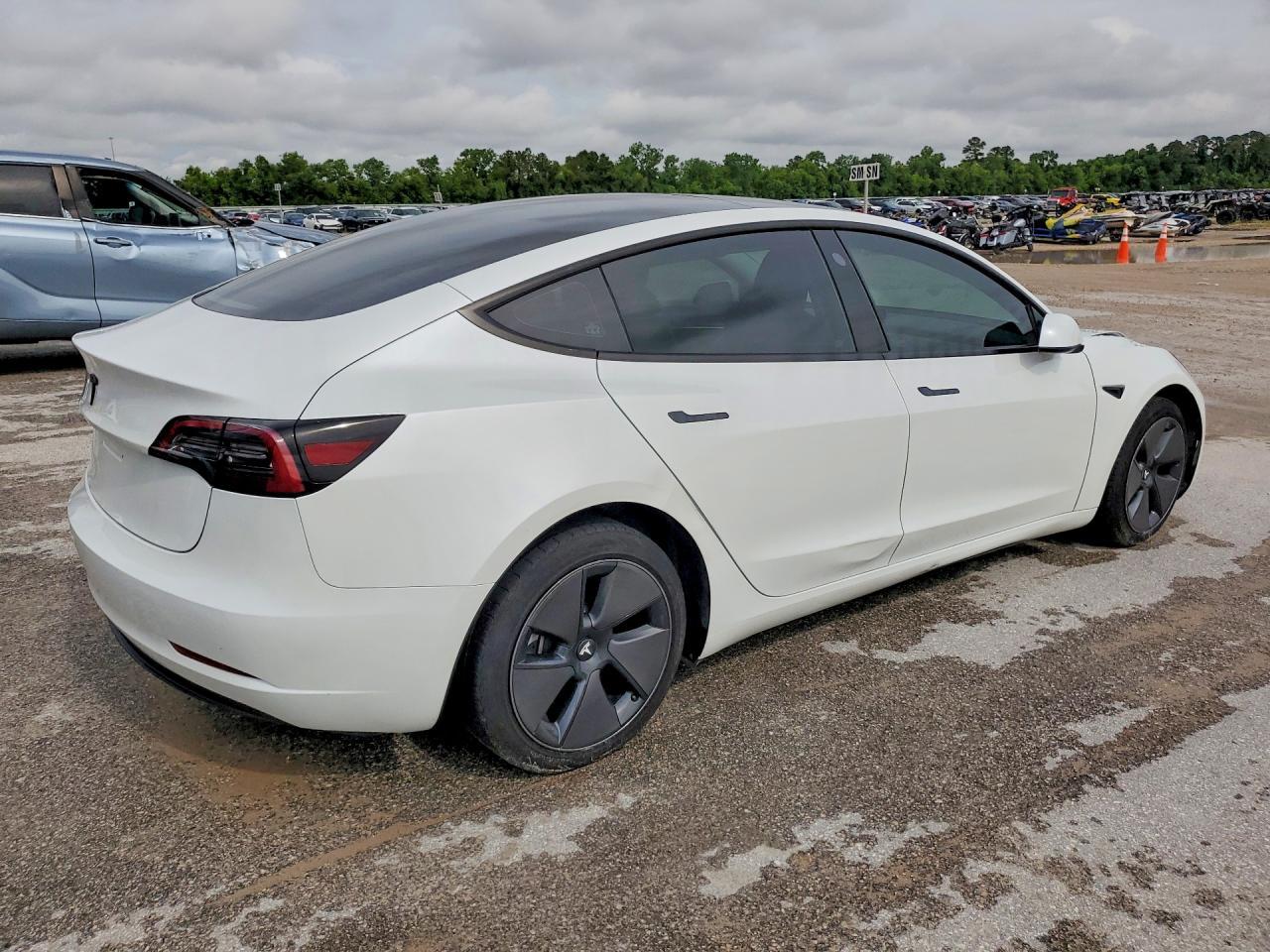 2023 Tesla Model 3 - Фото 3
