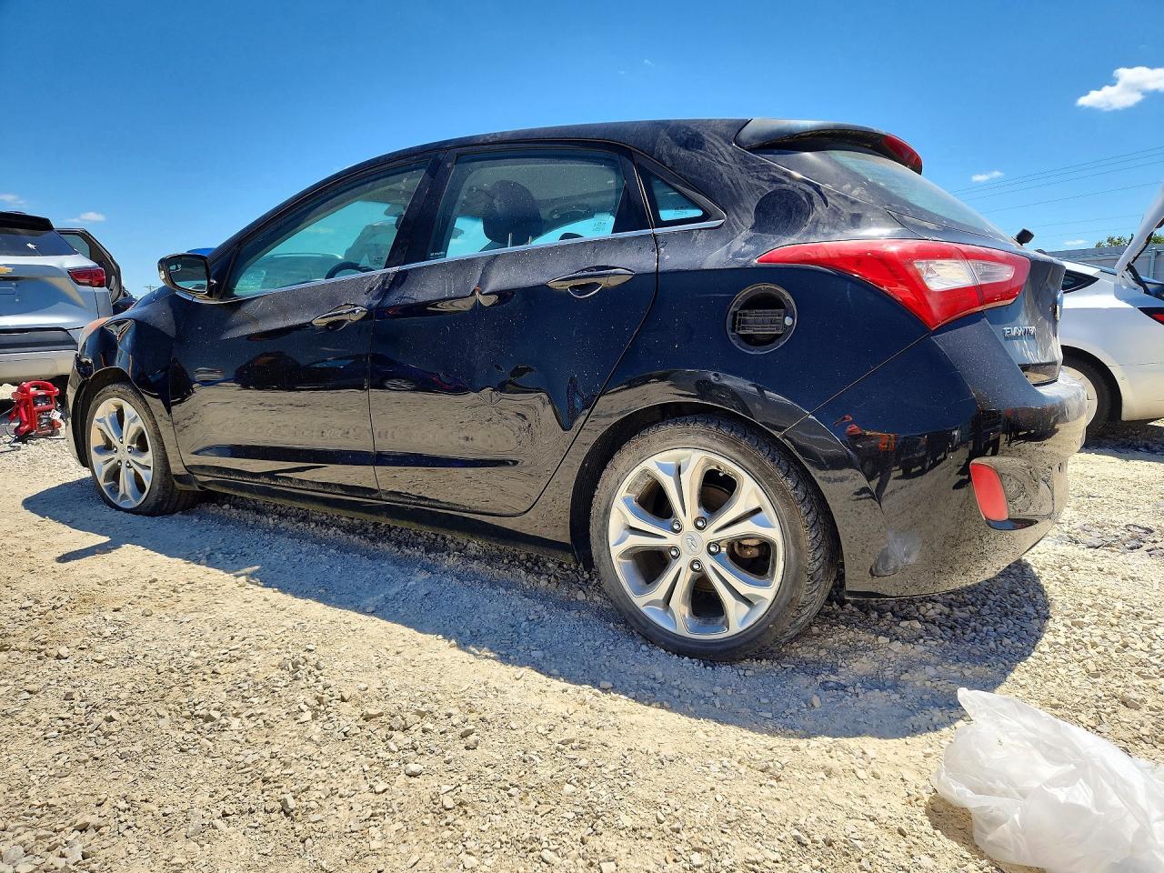 2014 Hyundai Elantra Gt Base - Image 2