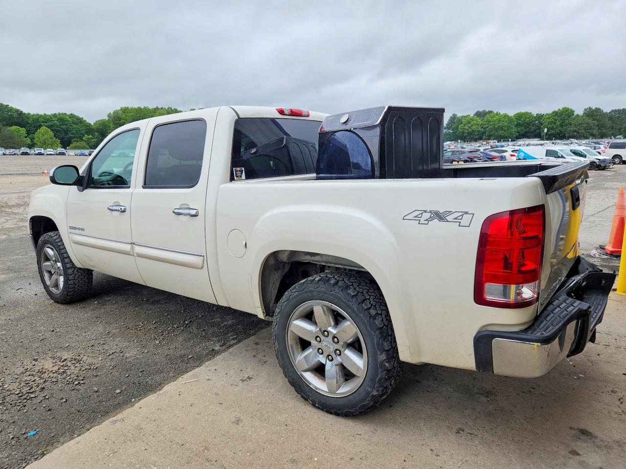 2012 GMC Sierra K1500 Slt - Image 2