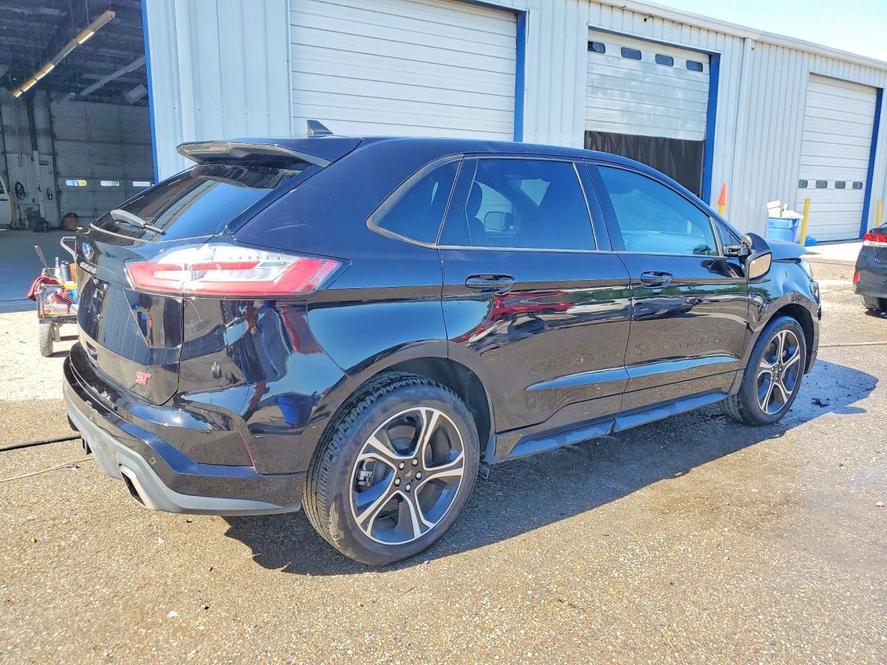 2022 Ford Edge St - Image 3