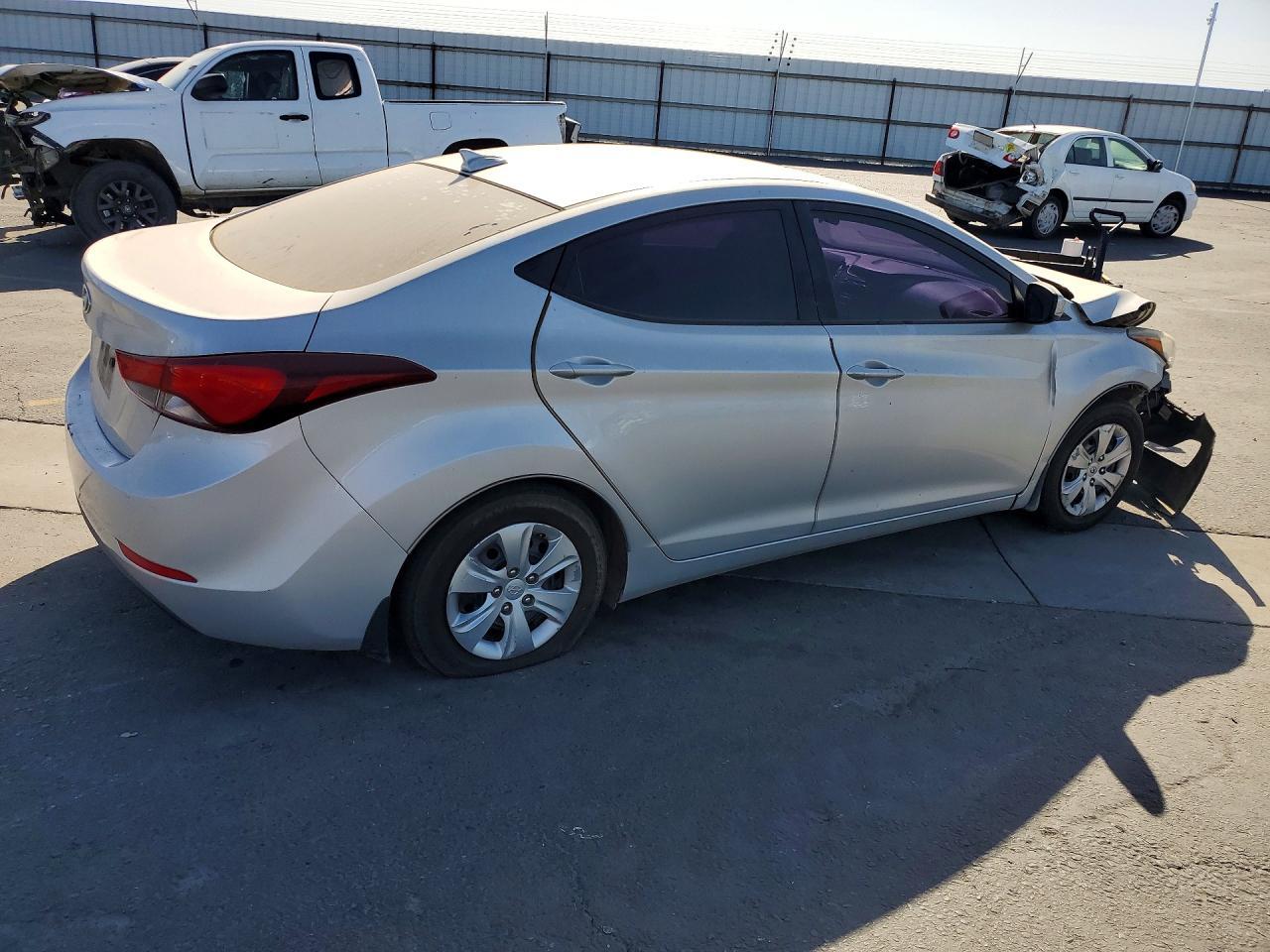 2016 Hyundai Elantra Se - Фото 3