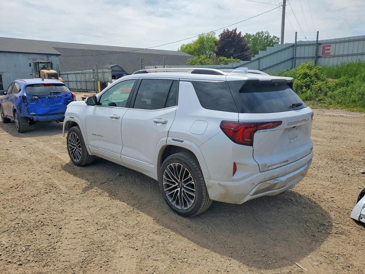 2026 GMC Terrain Denali - Фото 2