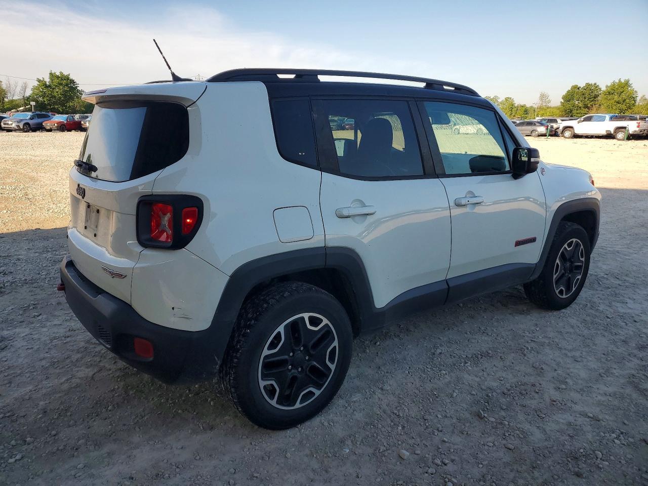 2016 Jeep Renegade Trailhawk - Фото 3