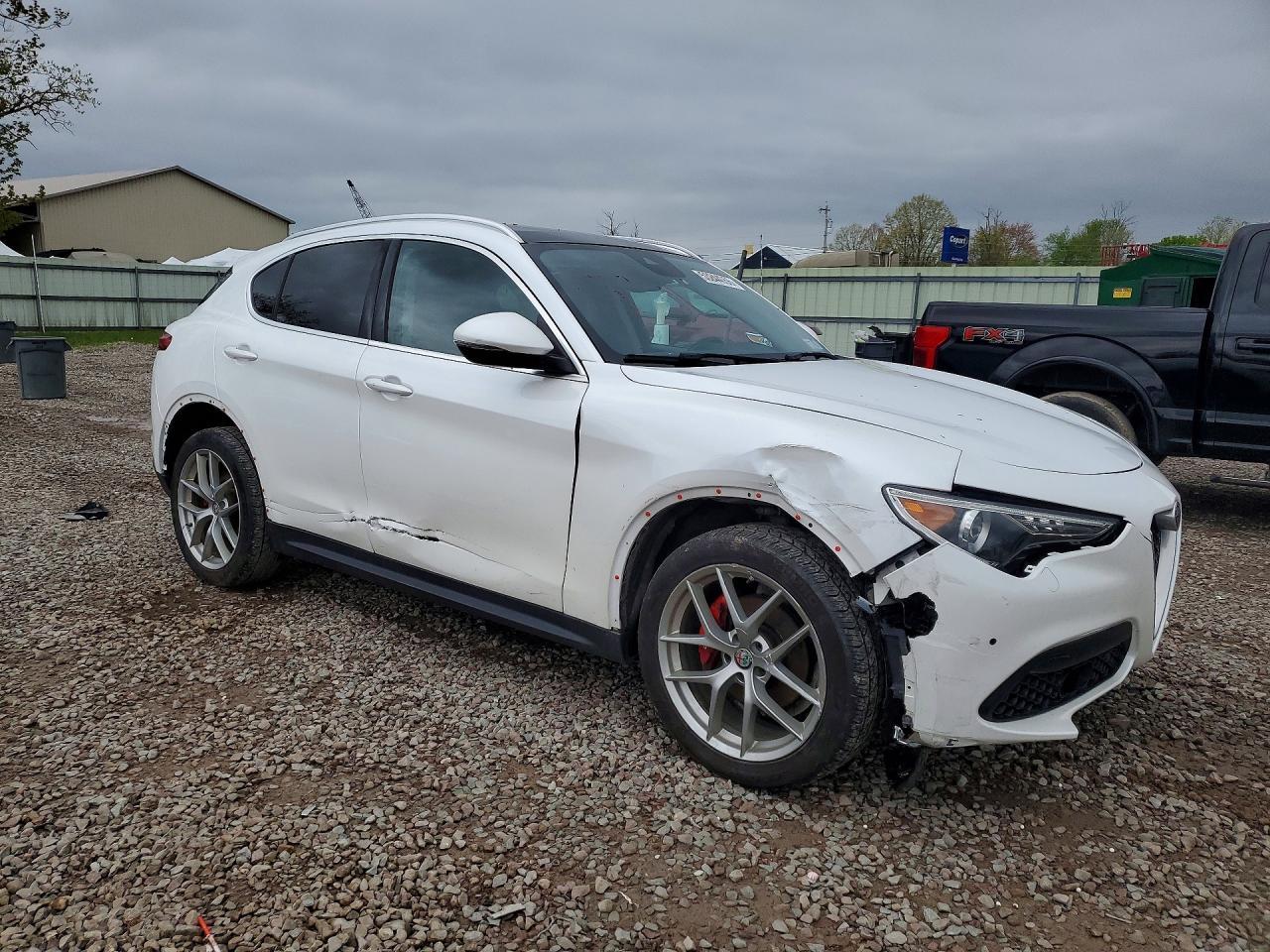2018 Alfa Romeo Stelvio Ti - Image 4