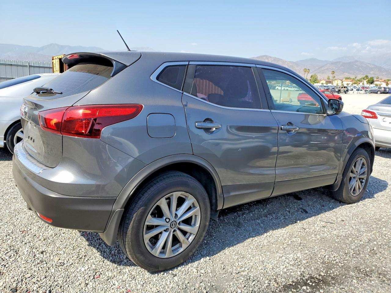 2019 Nissan Rogue Sport S - Фото 3