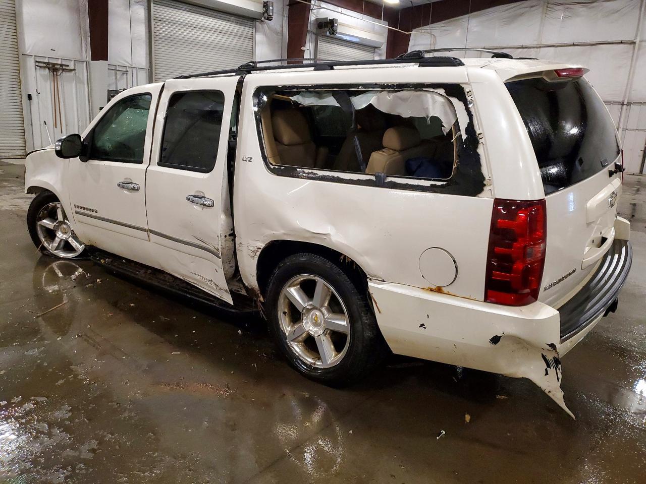 2011 Chevrolet Suburban K1500 Ltz - Фото 2