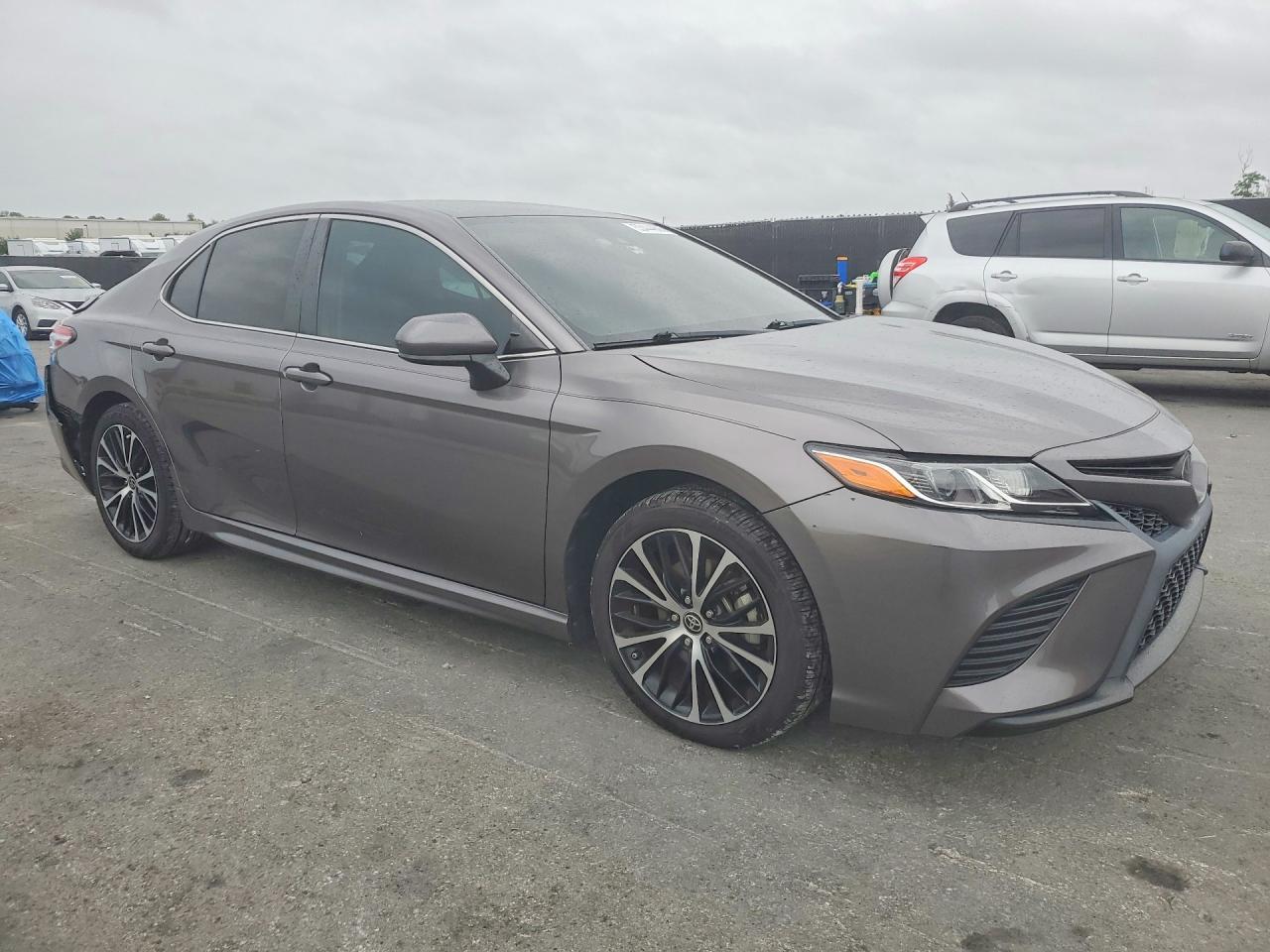 2020 Toyota Camry Se - Фото 4