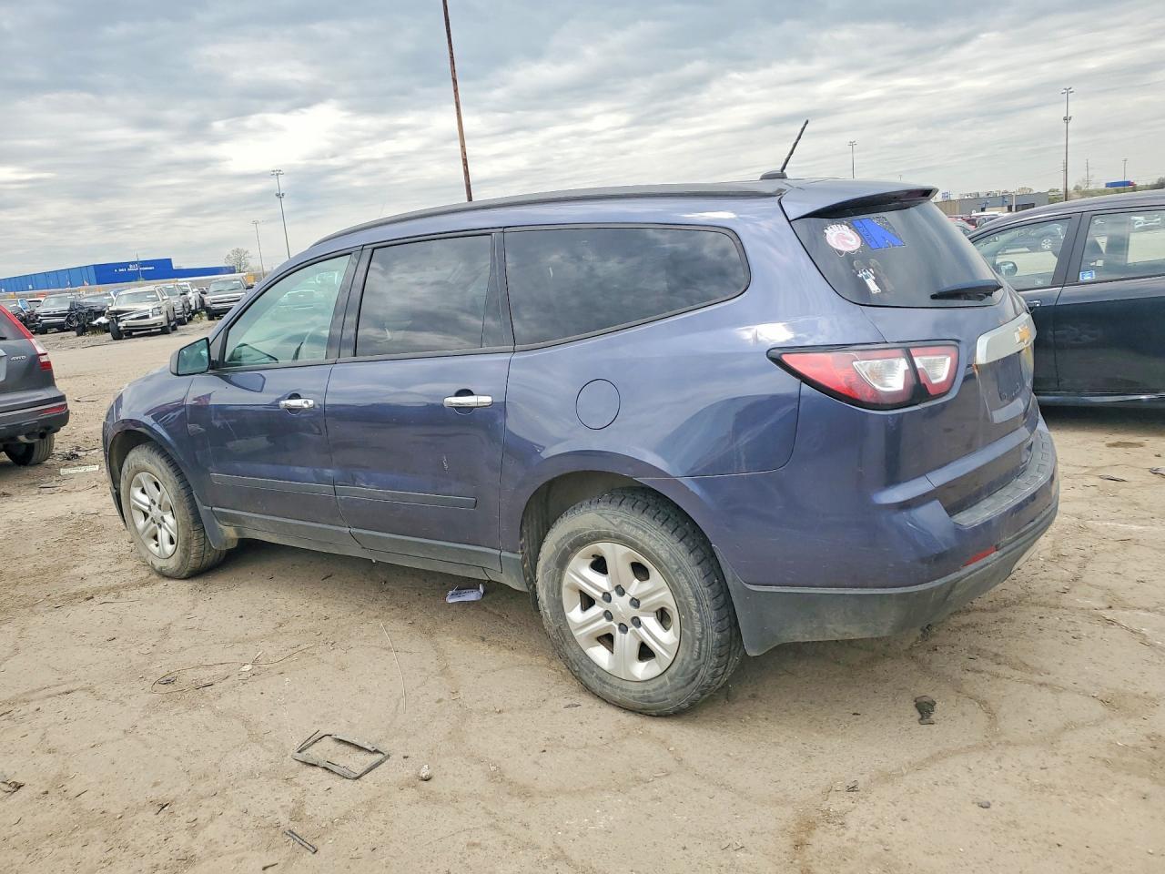 2013 Chevrolet Traverse Ls - Фото 2