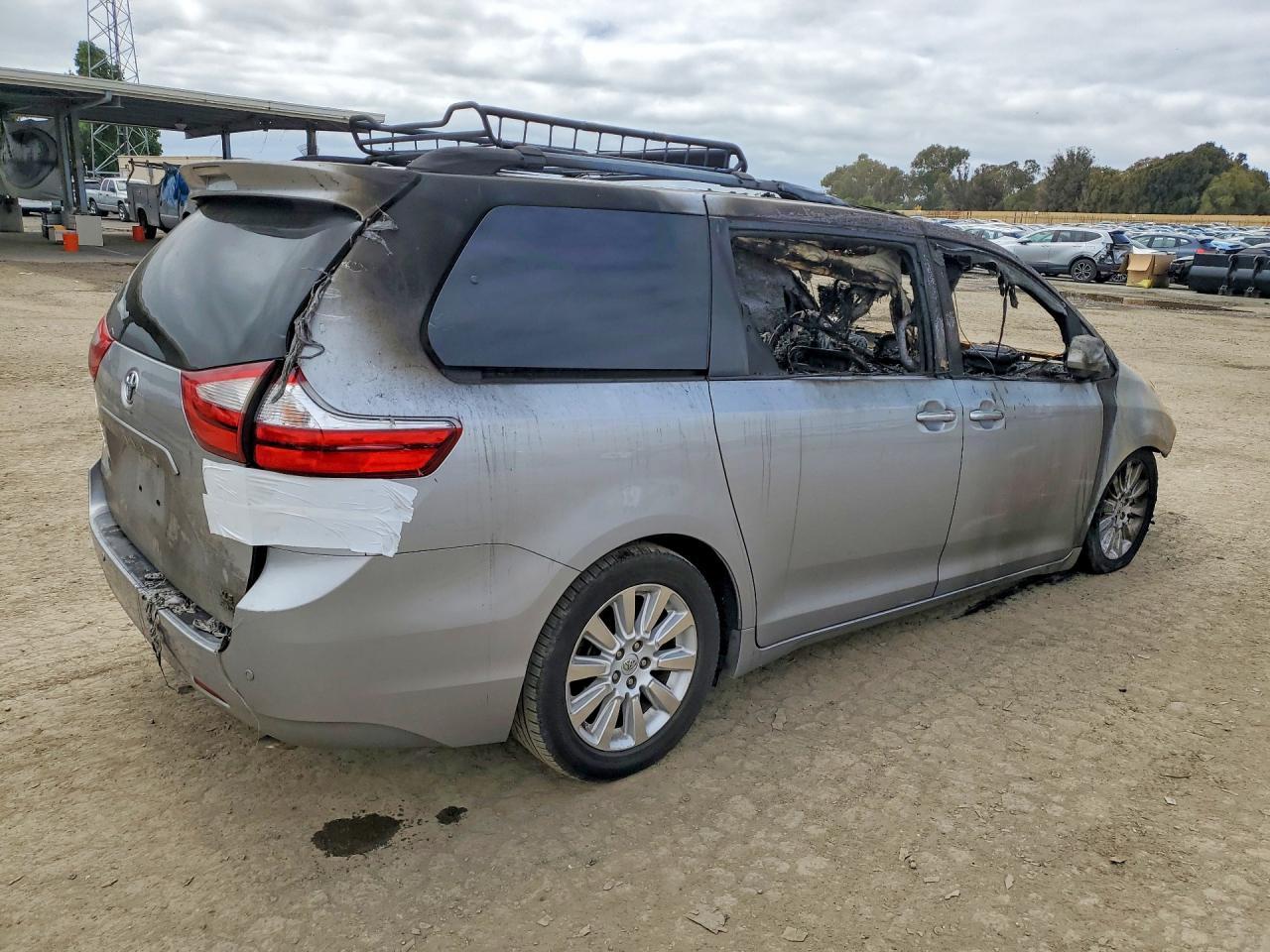 2015 Toyota Sienna Xle Premium 7-Passenger - Фото 3