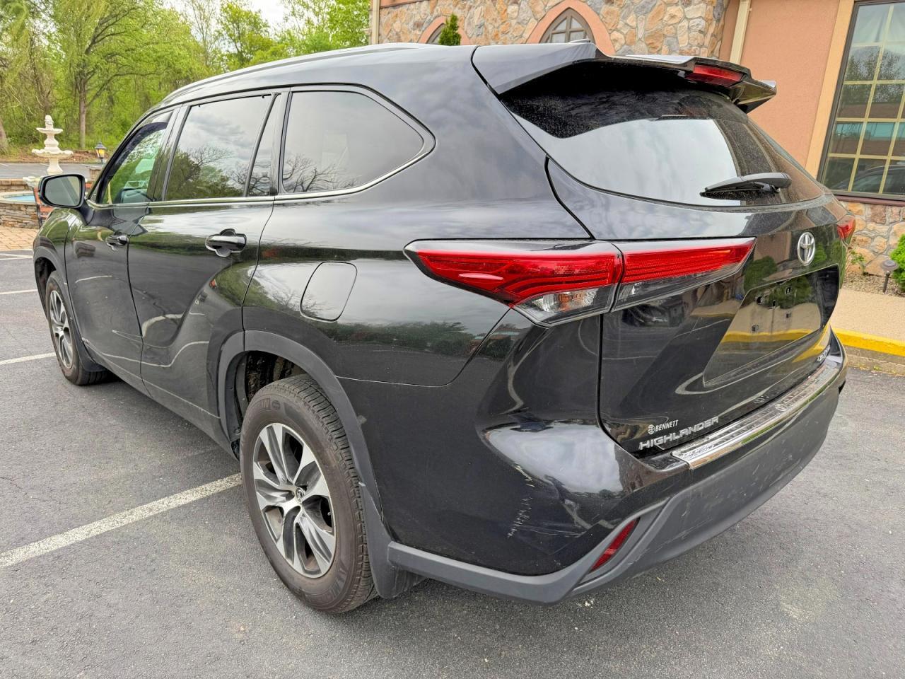 2022 Toyota Highlander Xle - Image 2
