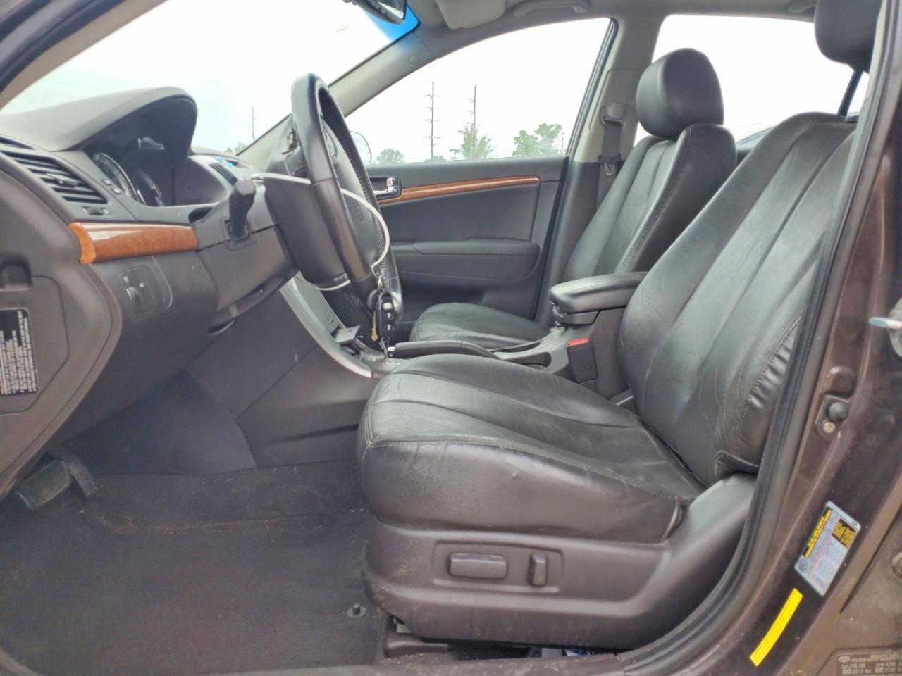 2010 Hyundai Sonata - Image 7