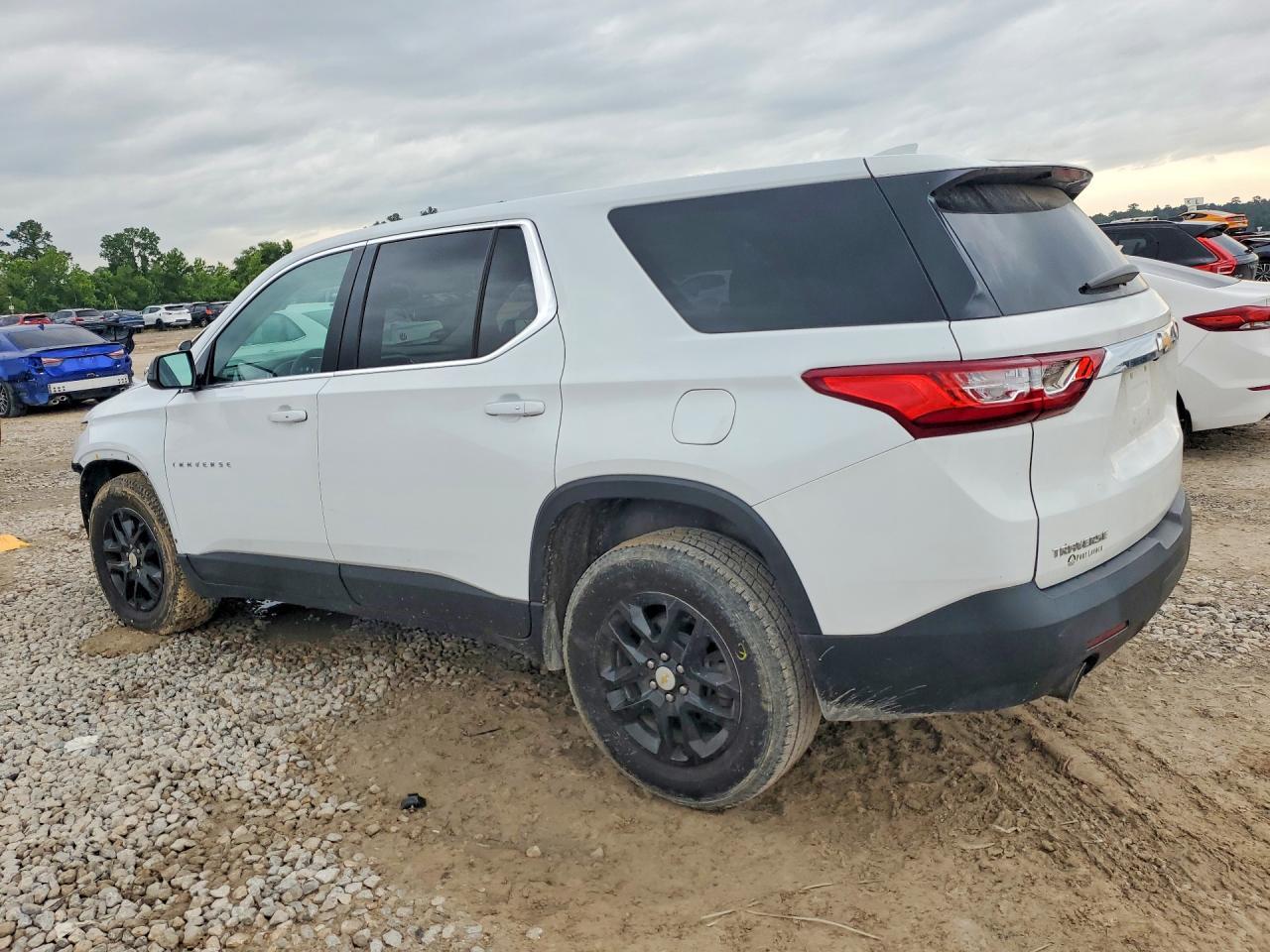 2019 Chevrolet Traverse Ls - Фото 2
