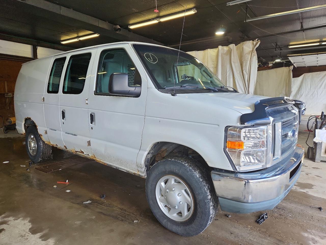 2013 Ford Econoline E250 Van - Image 4