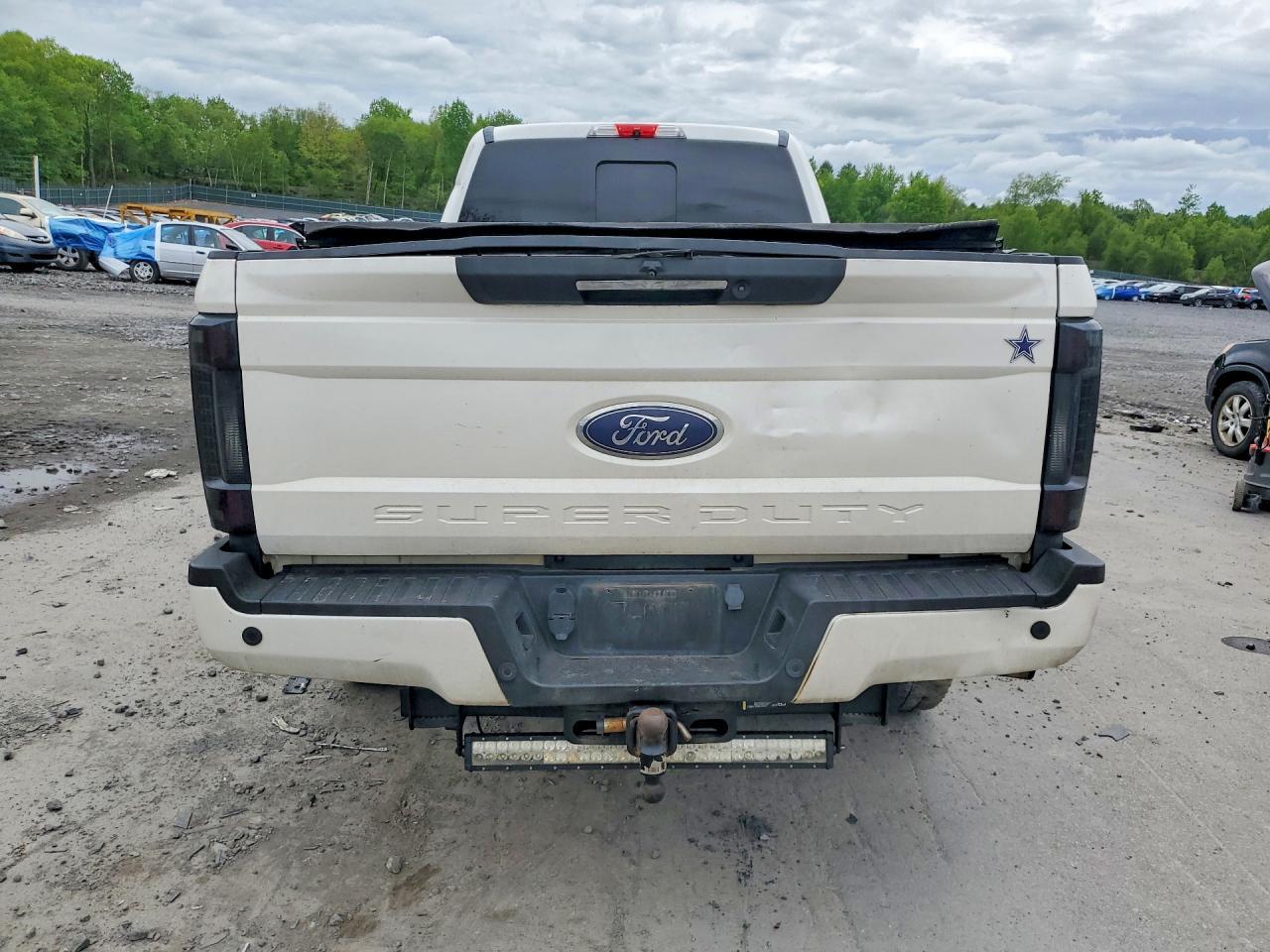 2017 Ford F350 Super Duty - Фото 6
