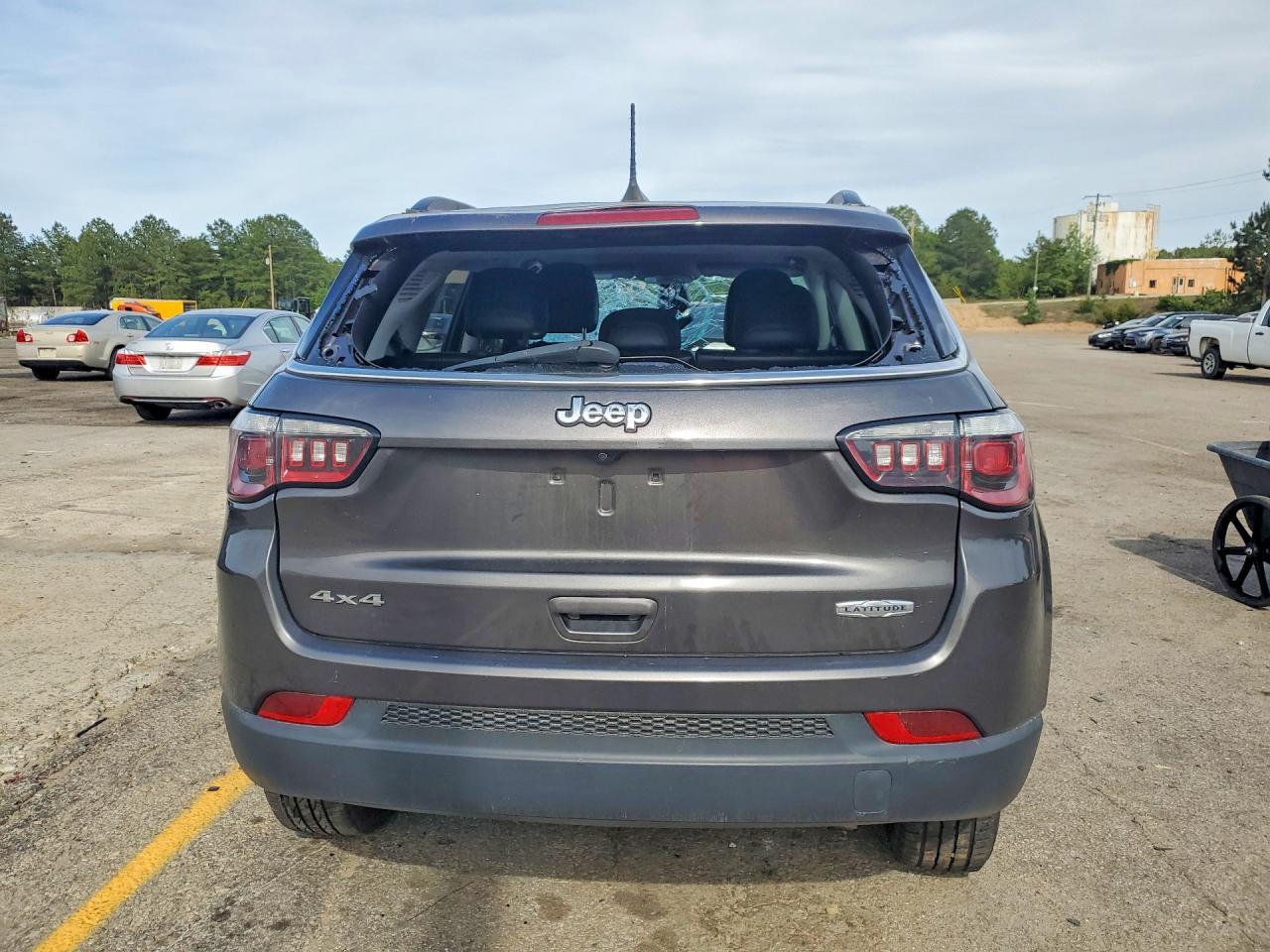 2020 Jeep Compass Latitude - Фото 6