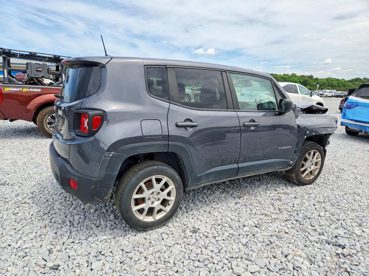 2023 Jeep Renegade Latitude - Image 3