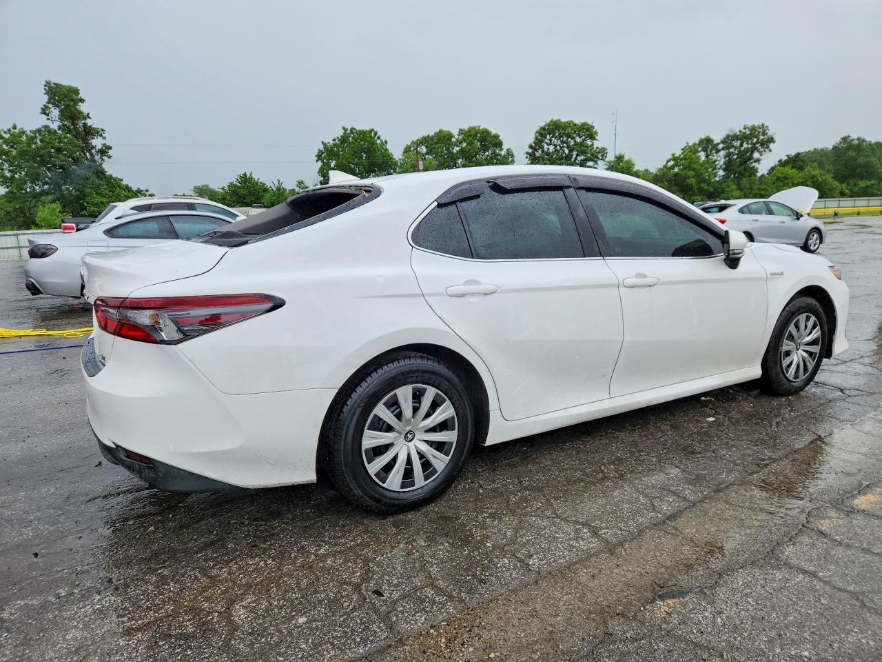 2021 Toyota Camry Le - Image 3