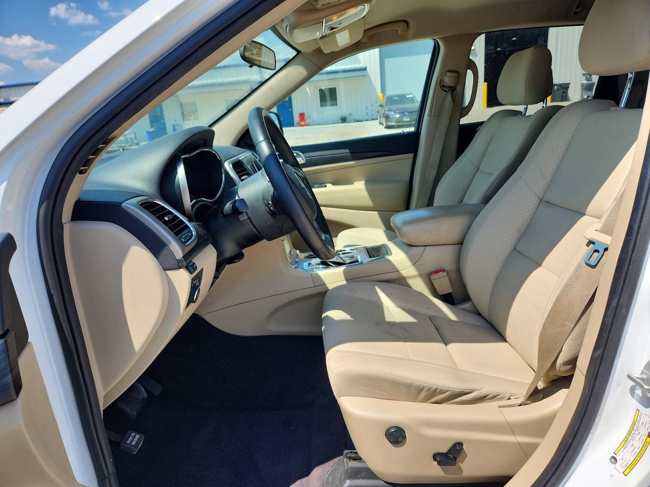 2019 Jeep Grand Cherokee Laredo - Image 7