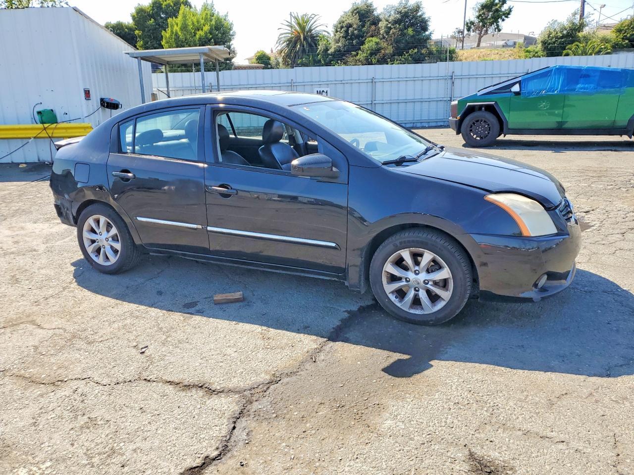 2011 Nissan Sentra 2.0 - Image 4