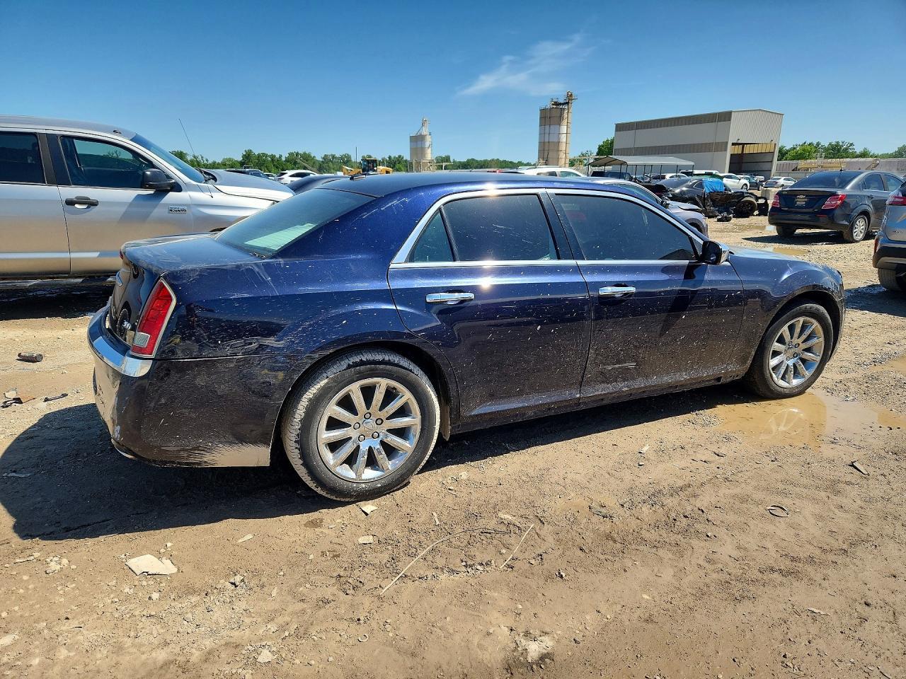 2012 Chrysler 300 Limited - Фото 3
