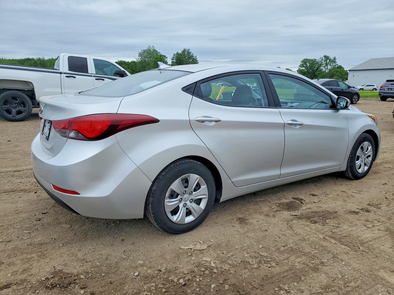 2016 Hyundai Elantra Se - Фото 3