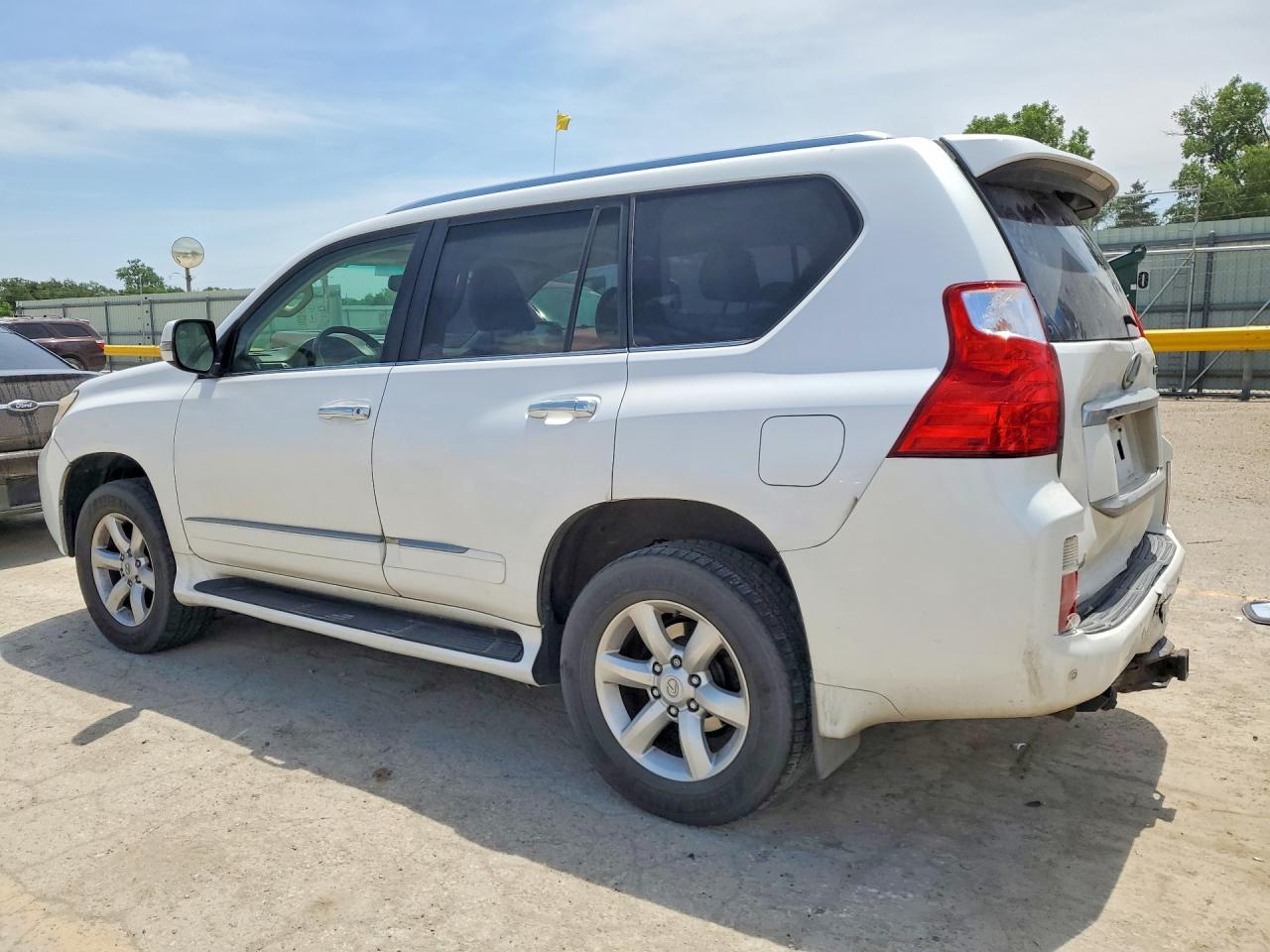 2012 Lexus Gx 460 - Image 2
