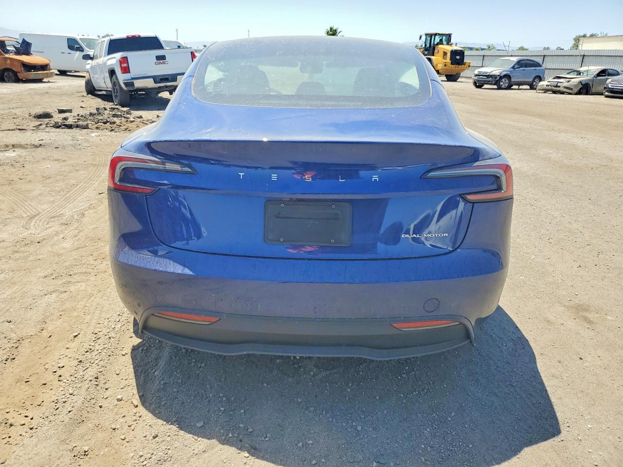 2025 Tesla Model 3 - Фото 6