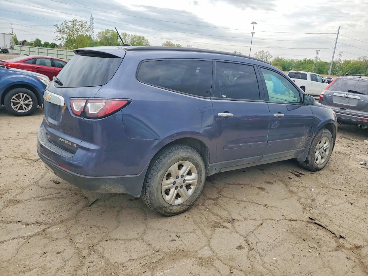 2013 Chevrolet Traverse Ls - Фото 3