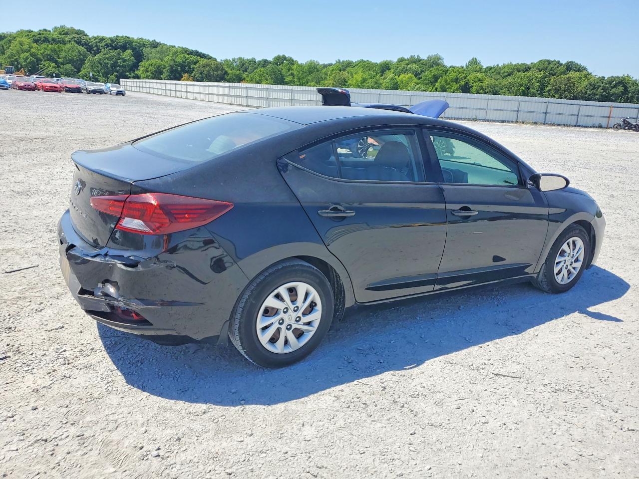 2020 Hyundai Elantra Se - Фото 3