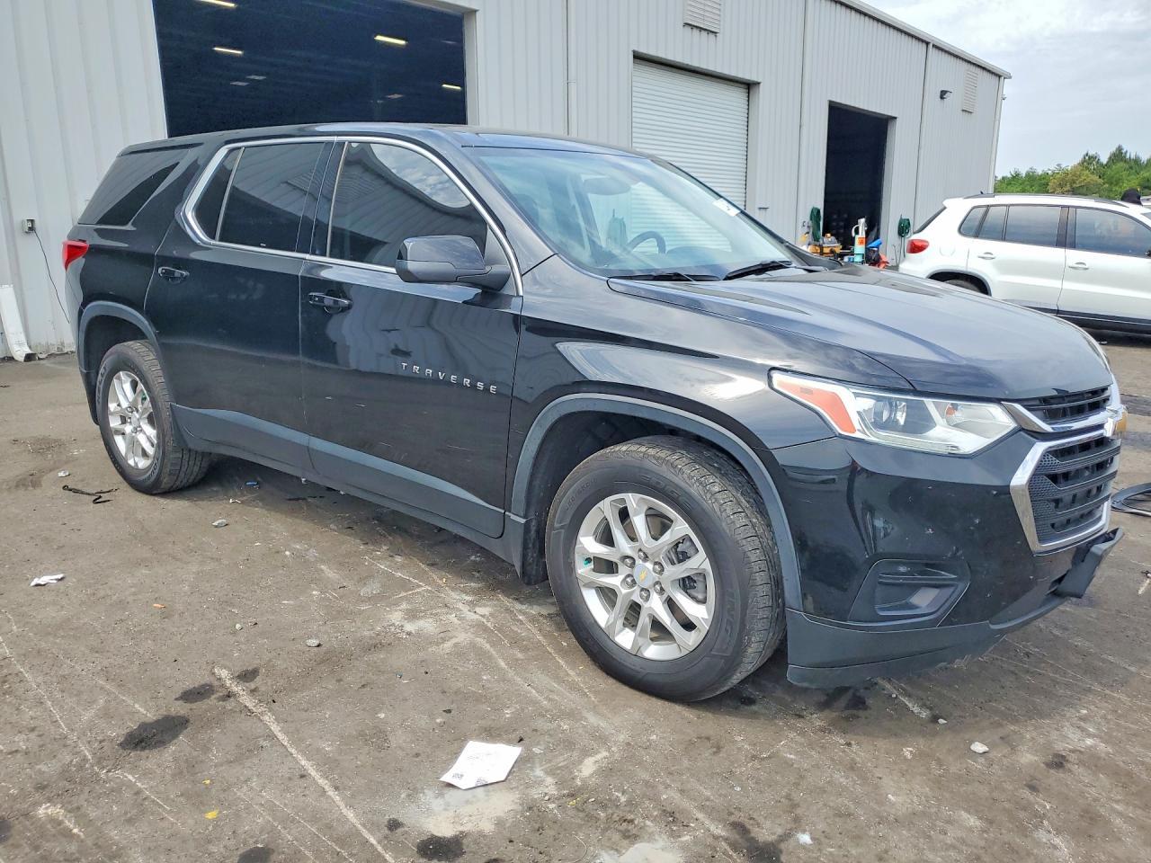 2021 Chevrolet Traverse Ls - Image 4