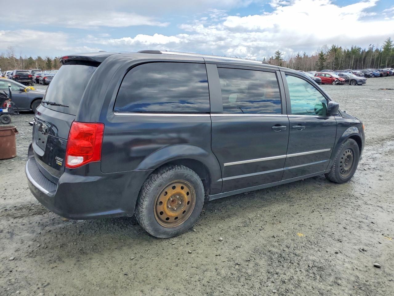 2015 Dodge Grand Caravan Crew - Image 3
