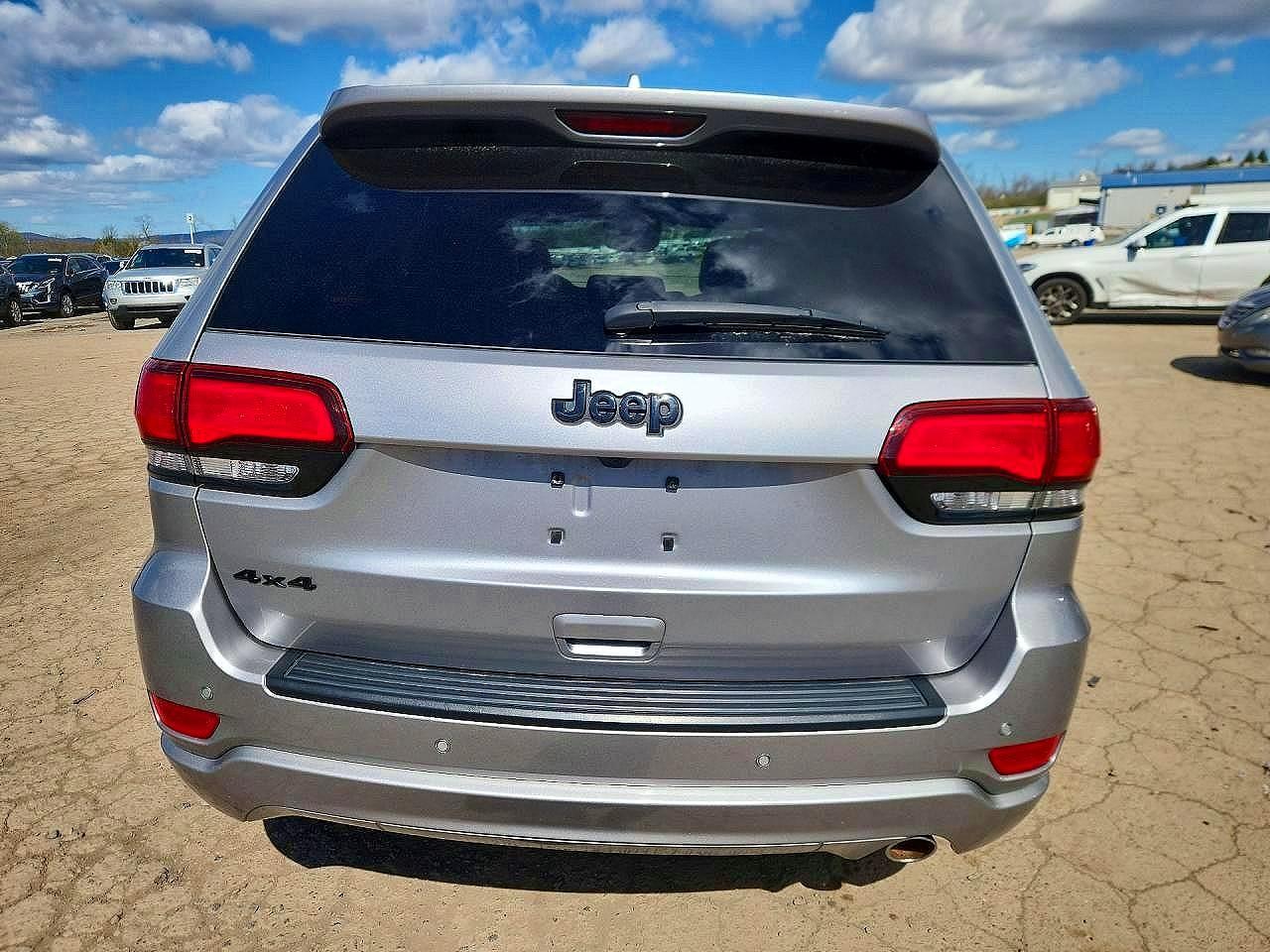 2020 Jeep Grand Cherokee Laredo - Image 6